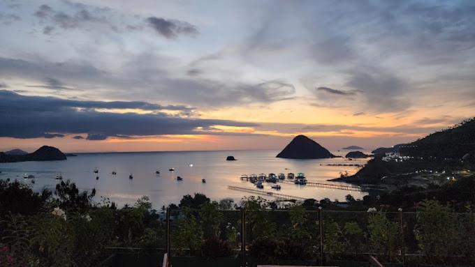 Sunset Hill Hotel Labuan Bajo Exterior photo
