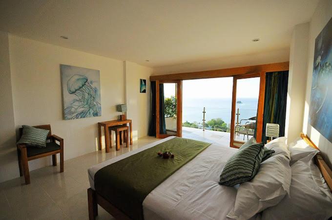 Sunset Hill Hotel Labuan Bajo Exterior photo