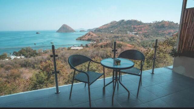 Sunset Hill Hotel Labuan Bajo Exterior photo