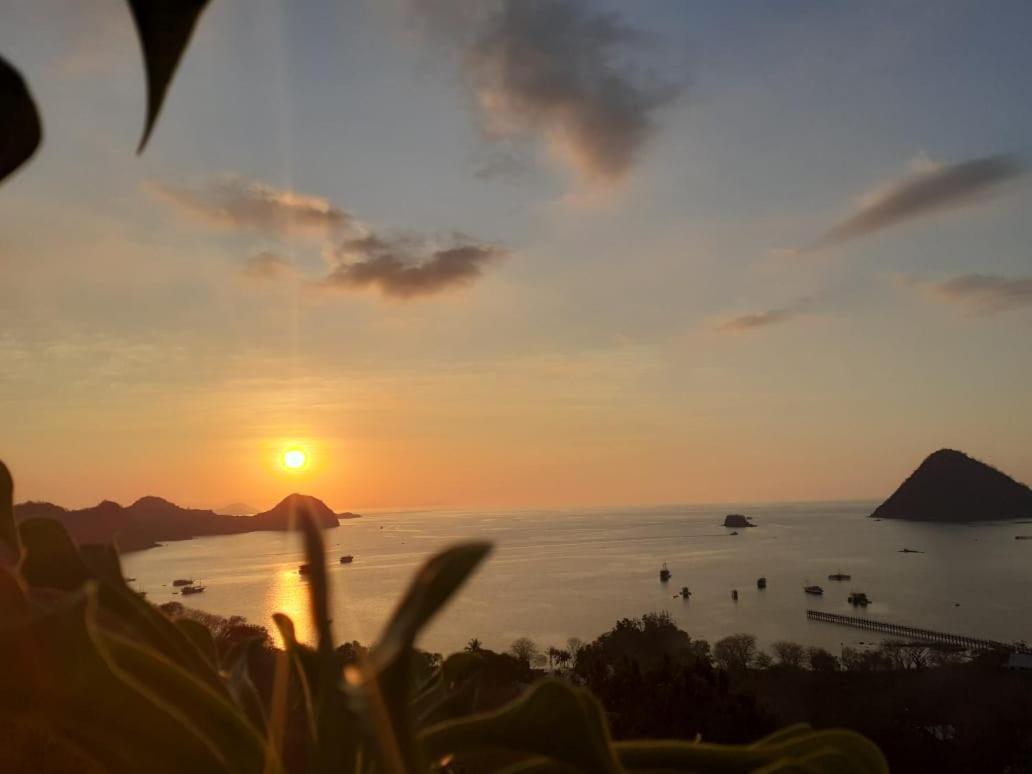 Sunset Hill Hotel Labuan Bajo Room photo