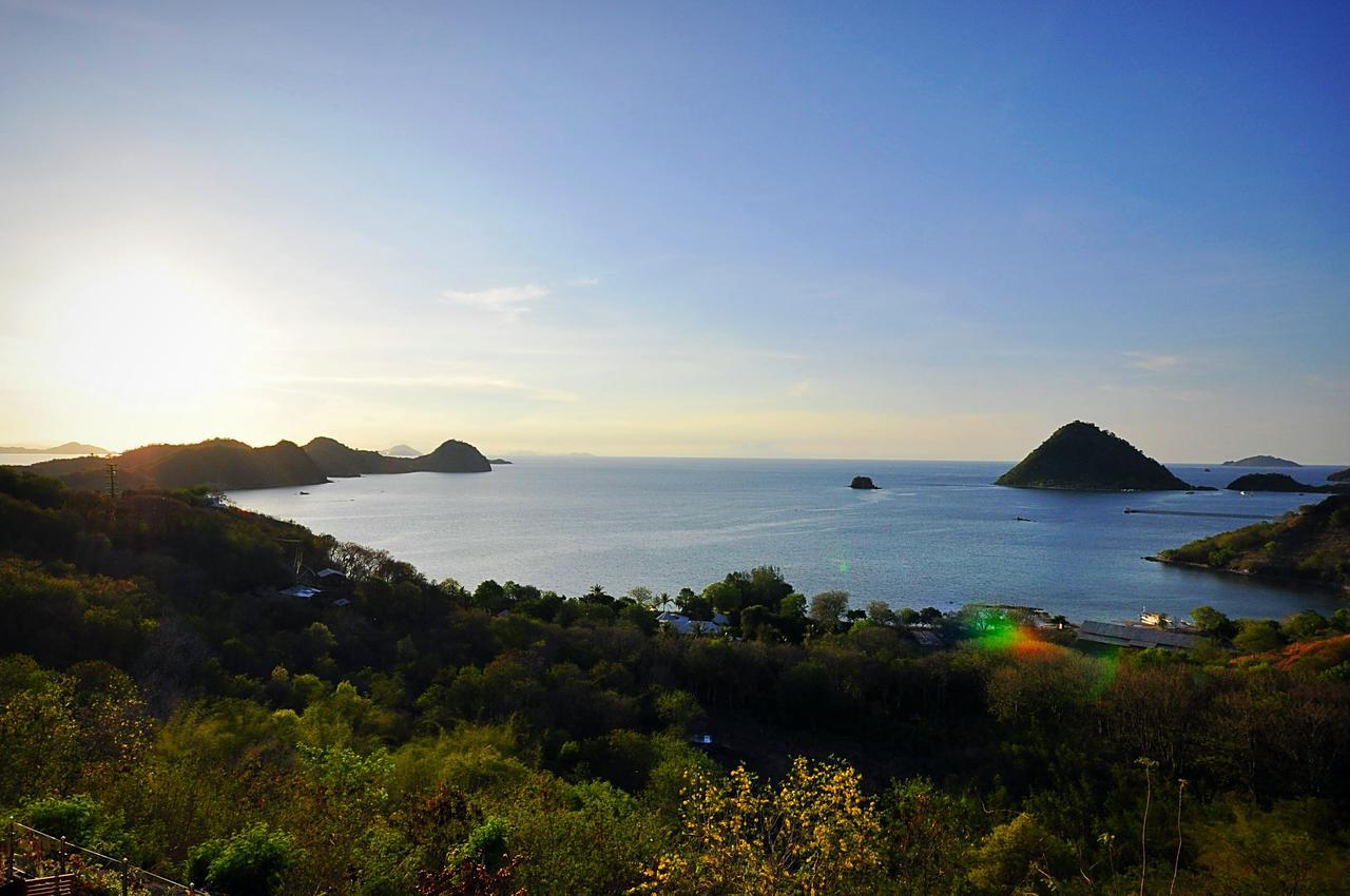 Sunset Hill Hotel Labuan Bajo Exterior photo