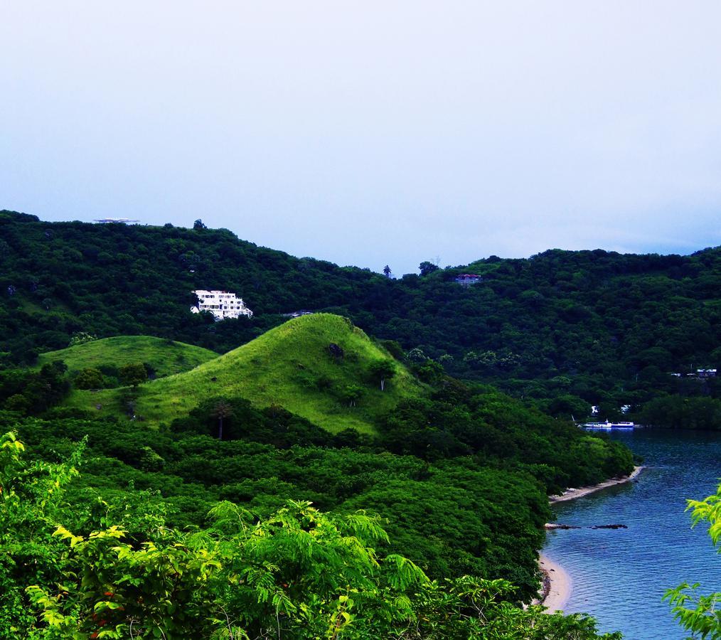 Sunset Hill Hotel Labuan Bajo Exterior photo