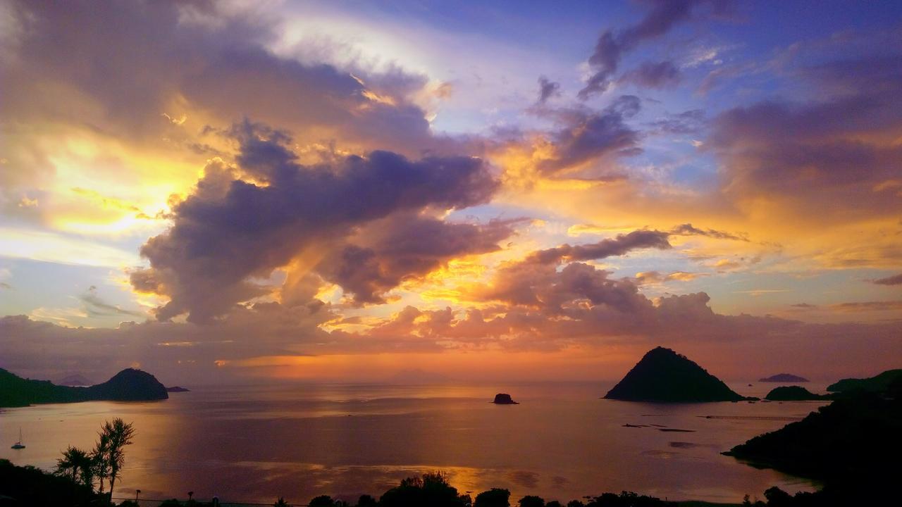 Sunset Hill Hotel Labuan Bajo Exterior photo