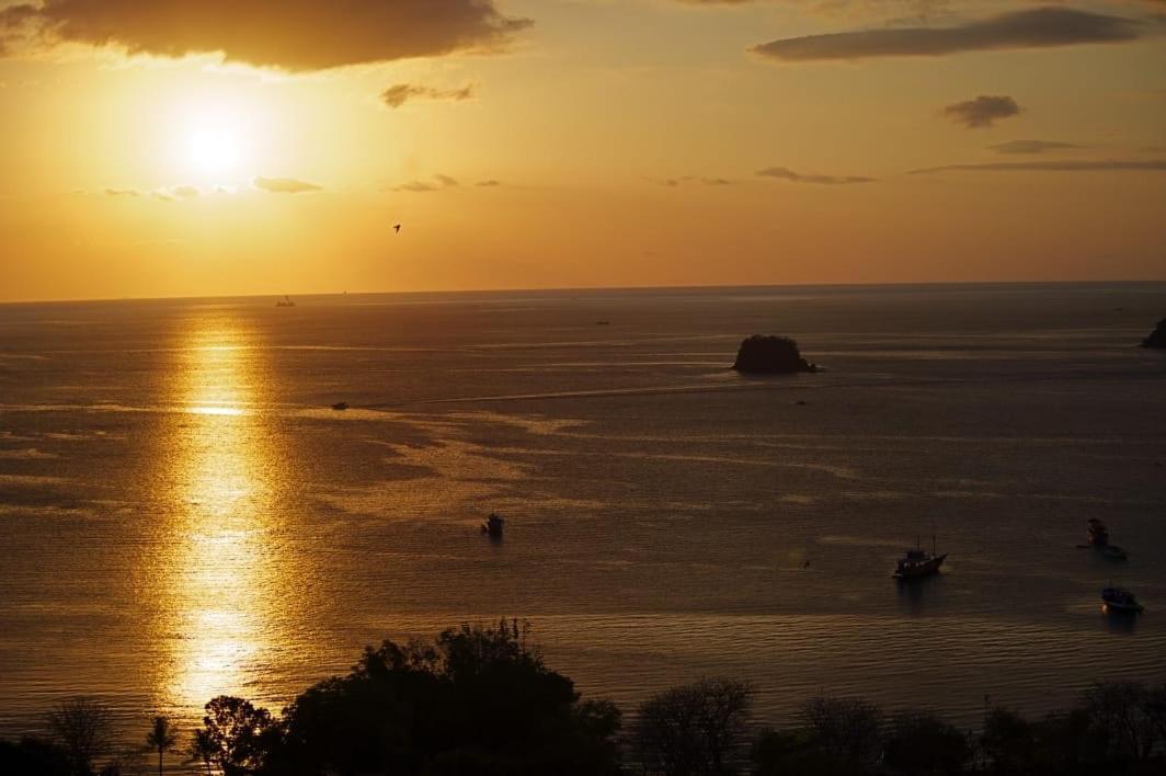 Sunset Hill Hotel Labuan Bajo Exterior photo